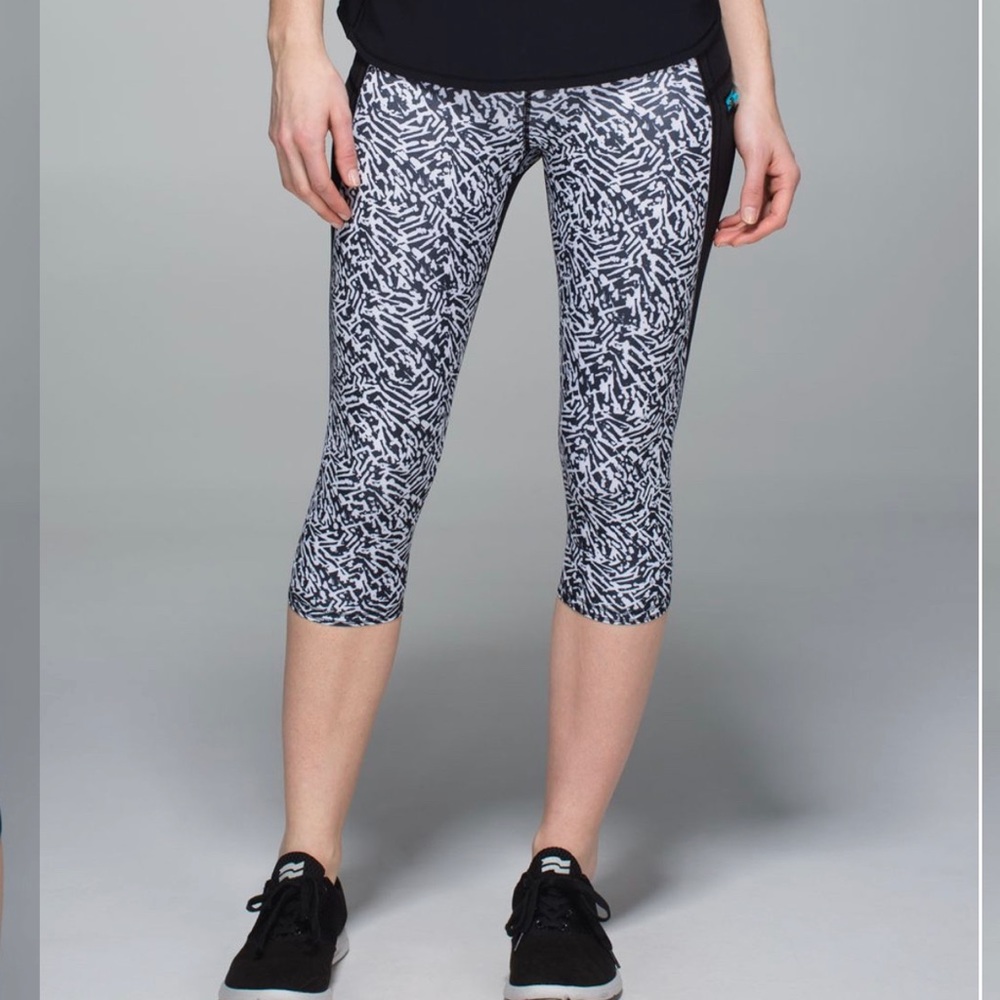 Lululemon Run Top Speed Cropped Leggings Pattern size 8 Black White Pattern